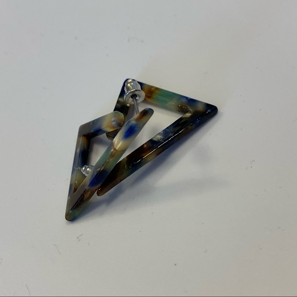 Resin Angle Earrings - Picture 3 of 9